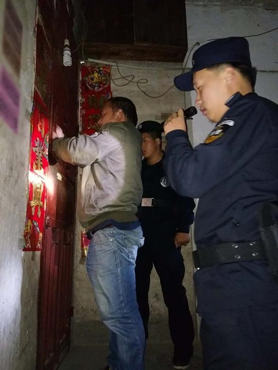 儋州粗心妈妈误将幼女锁家中 